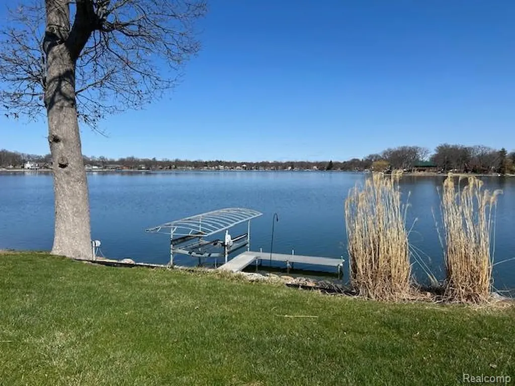 2596 N Williams Lake Road Waterford Charter Township MI 48327