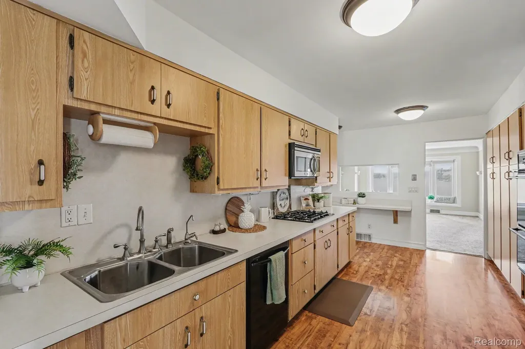 2596 N Williams Lake Road Waterford Charter Township MI 48327