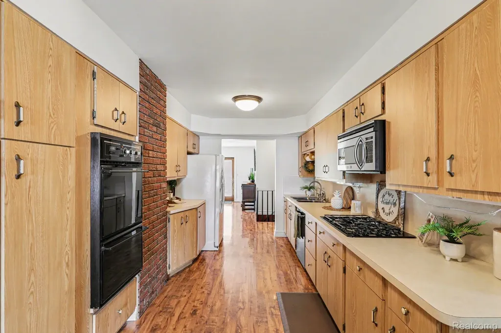 2596 N Williams Lake Road Waterford Charter Township MI 48327