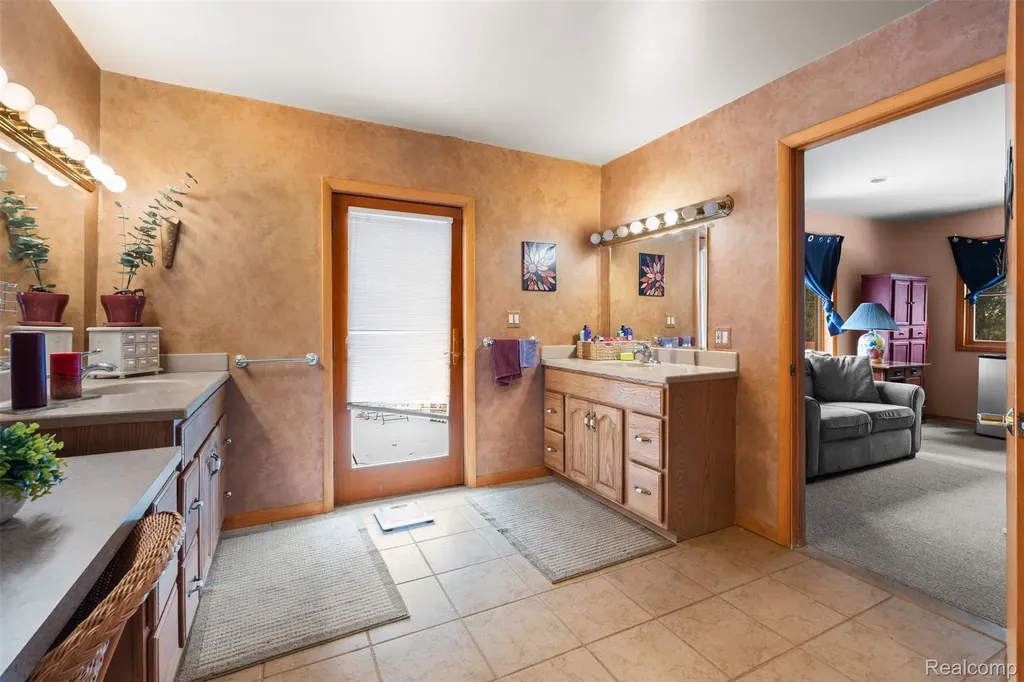 9130 Bayfield Lane Green Oak Township MI 48116