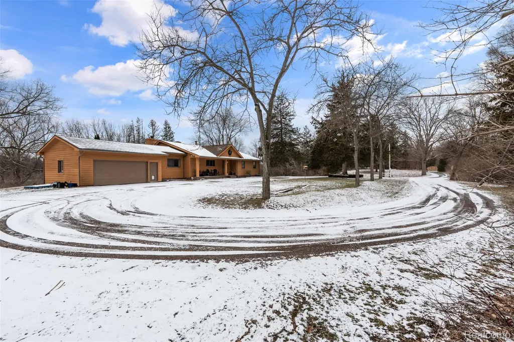 9130 Bayfield Lane Green Oak Township MI 48116