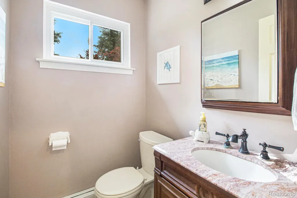 26031 Hidden Lane Grosse Ile Township MI 48138