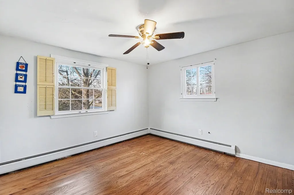 26031 Hidden Lane Grosse Ile Township MI 48138