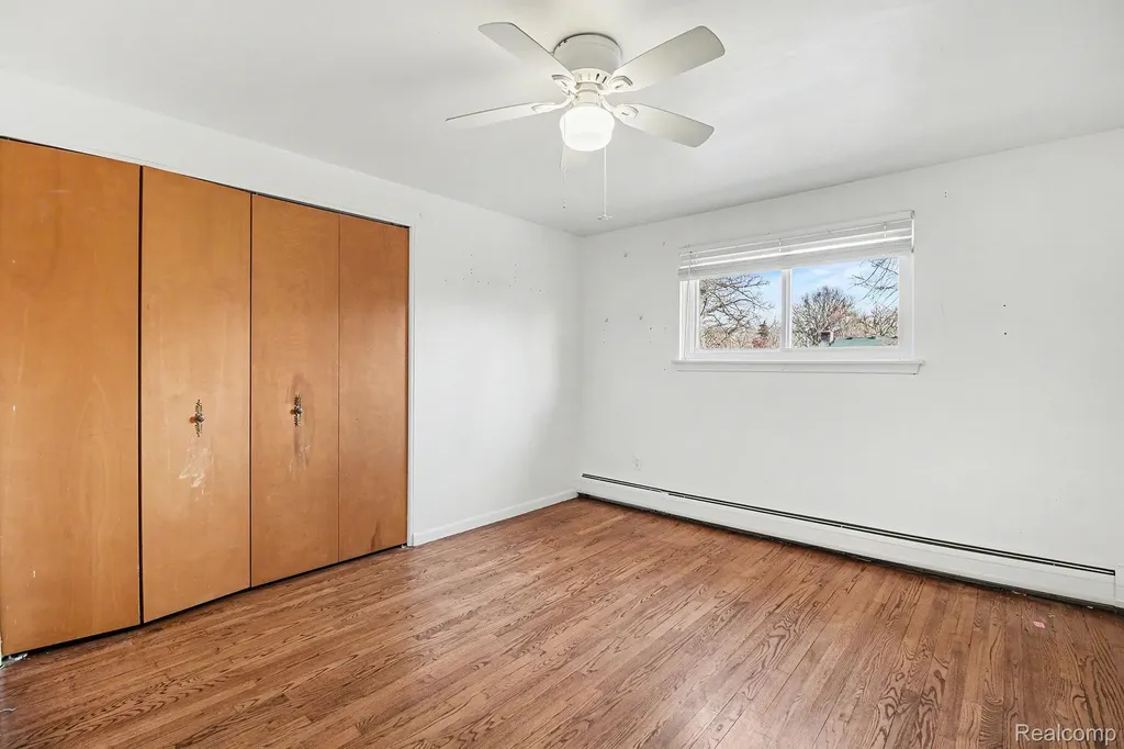 26031 Hidden Lane Grosse Ile Township MI 48138