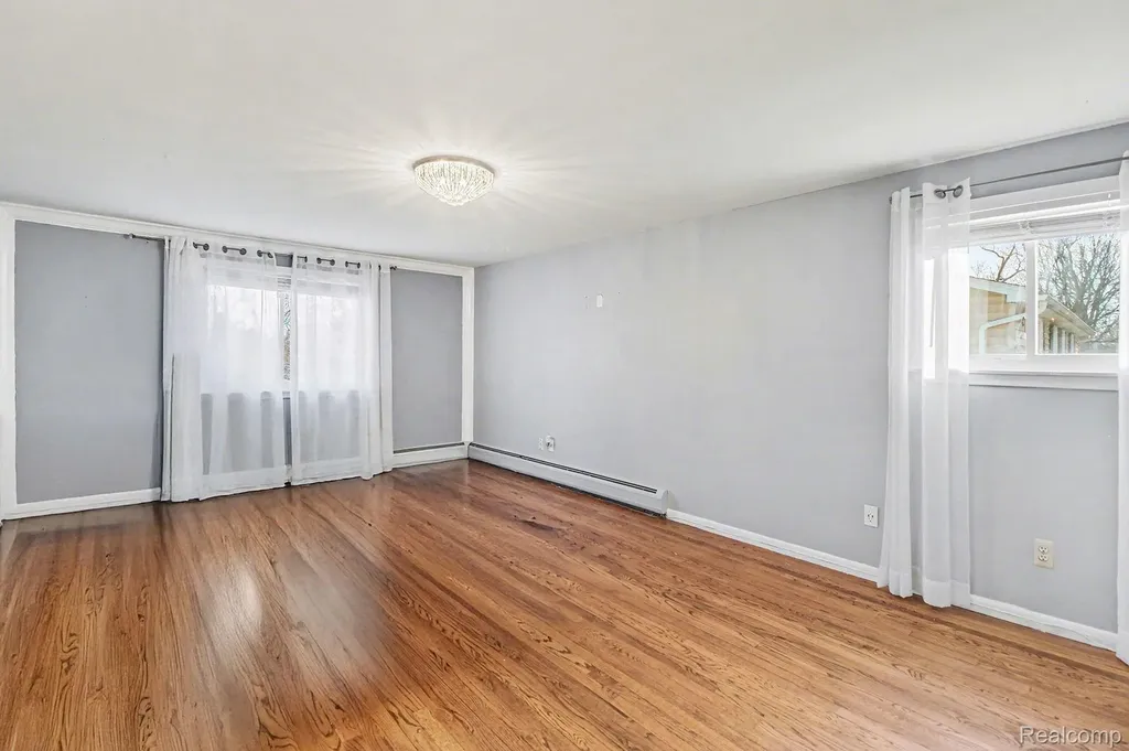 26031 Hidden Lane Grosse Ile Township MI 48138