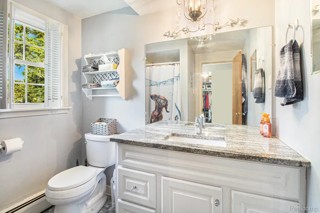 26031 Hidden Lane Grosse Ile Township MI 48138