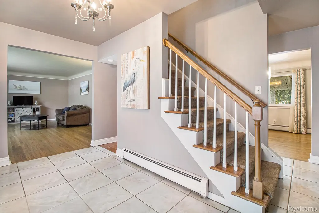 26031 Hidden Lane Grosse Ile Township MI 48138