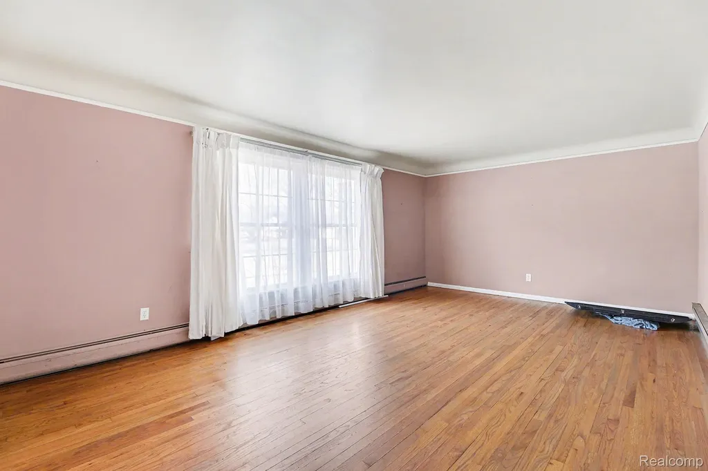 26031 Hidden Lane Grosse Ile Township MI 48138