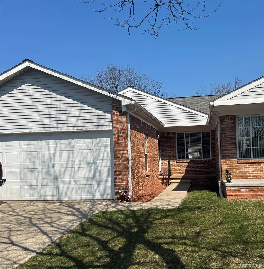 27114 Antonio Drive Roseville City MI 48066