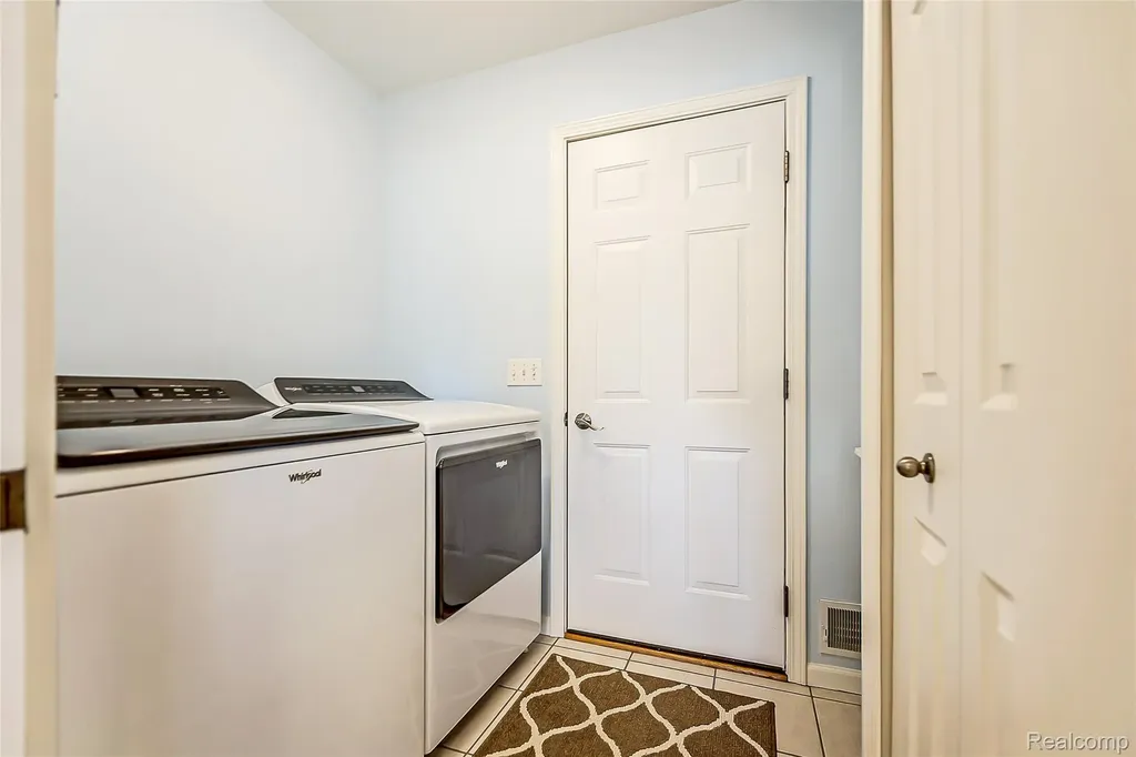 6062 Green Ash Drive Brighton City MI 48116