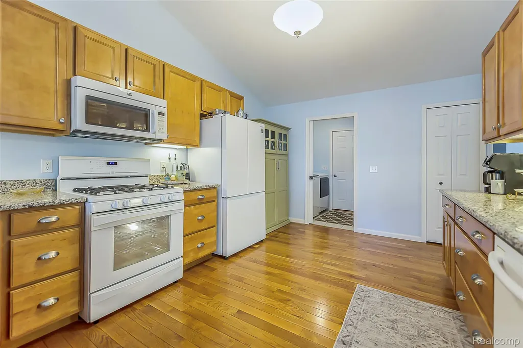 6062 Green Ash Drive Brighton City MI 48116
