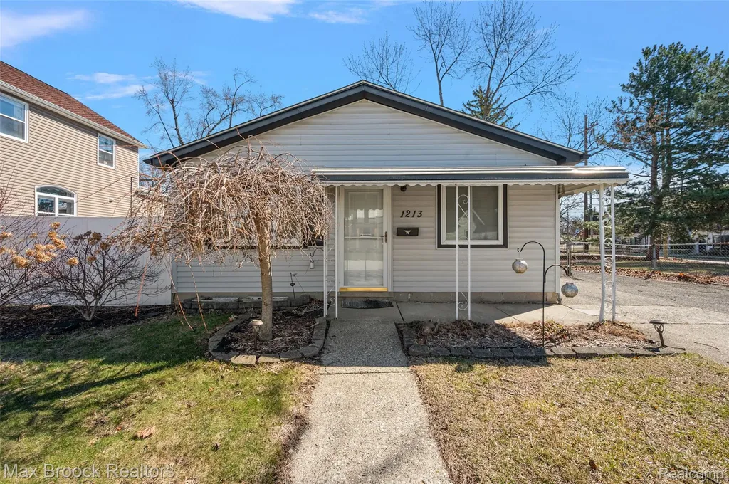 1213 Batavia Avenue Royal Oak City MI 48067
