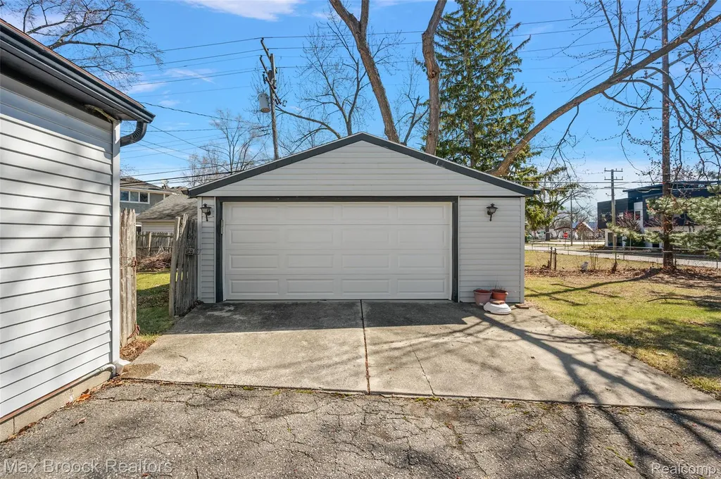 1213 Batavia Avenue Royal Oak City MI 48067