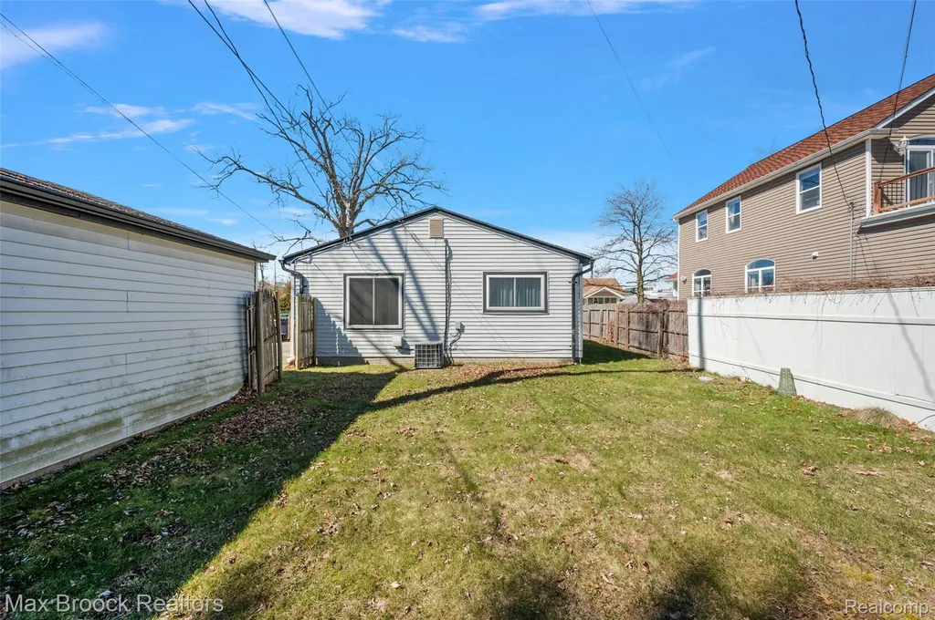 1213 Batavia Avenue Royal Oak City MI 48067