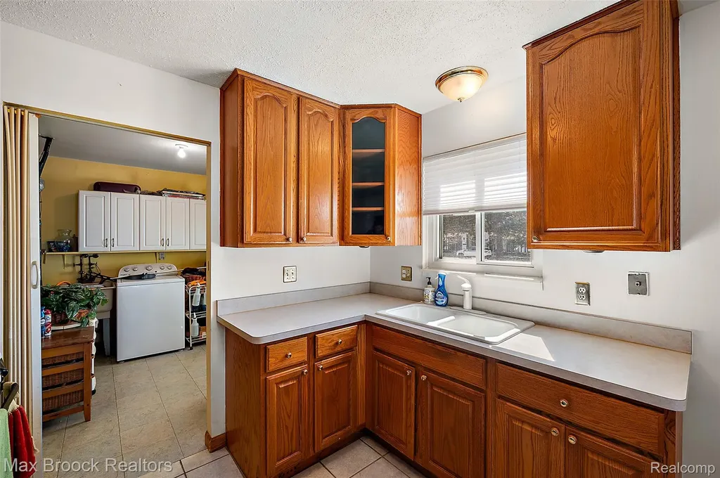 1213 Batavia Avenue Royal Oak City MI 48067