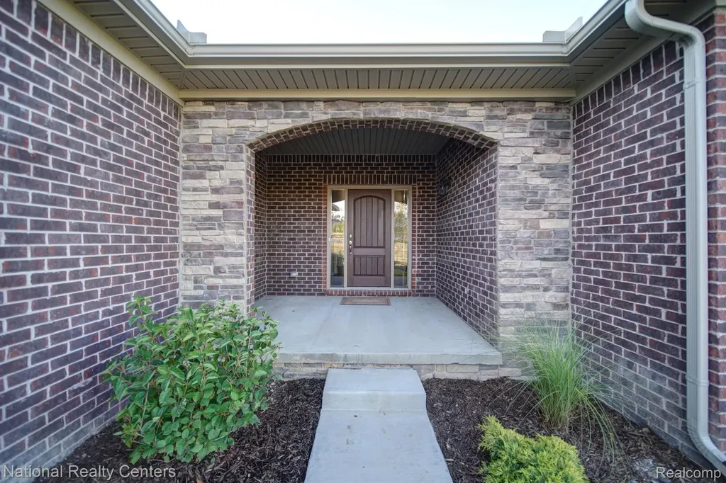 8374 Meadow Creek Drive Goodrich Village MI 48438