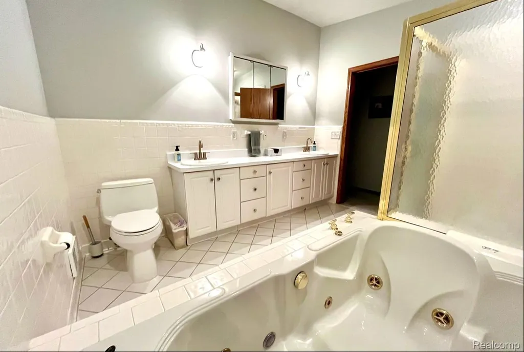 22935 Allor Street St. Clair Shores City MI 48082