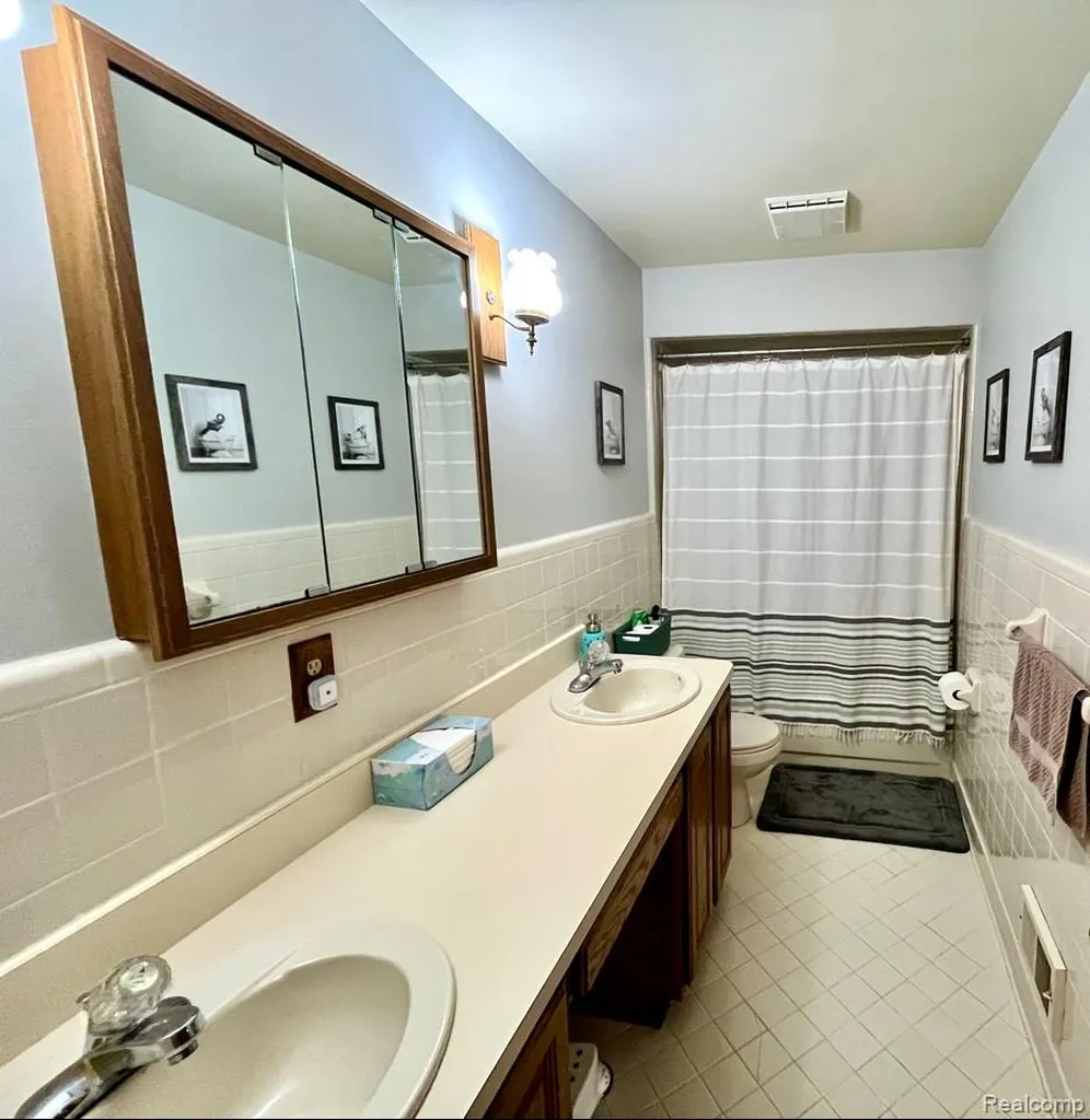 22935 Allor Street St. Clair Shores City MI 48082