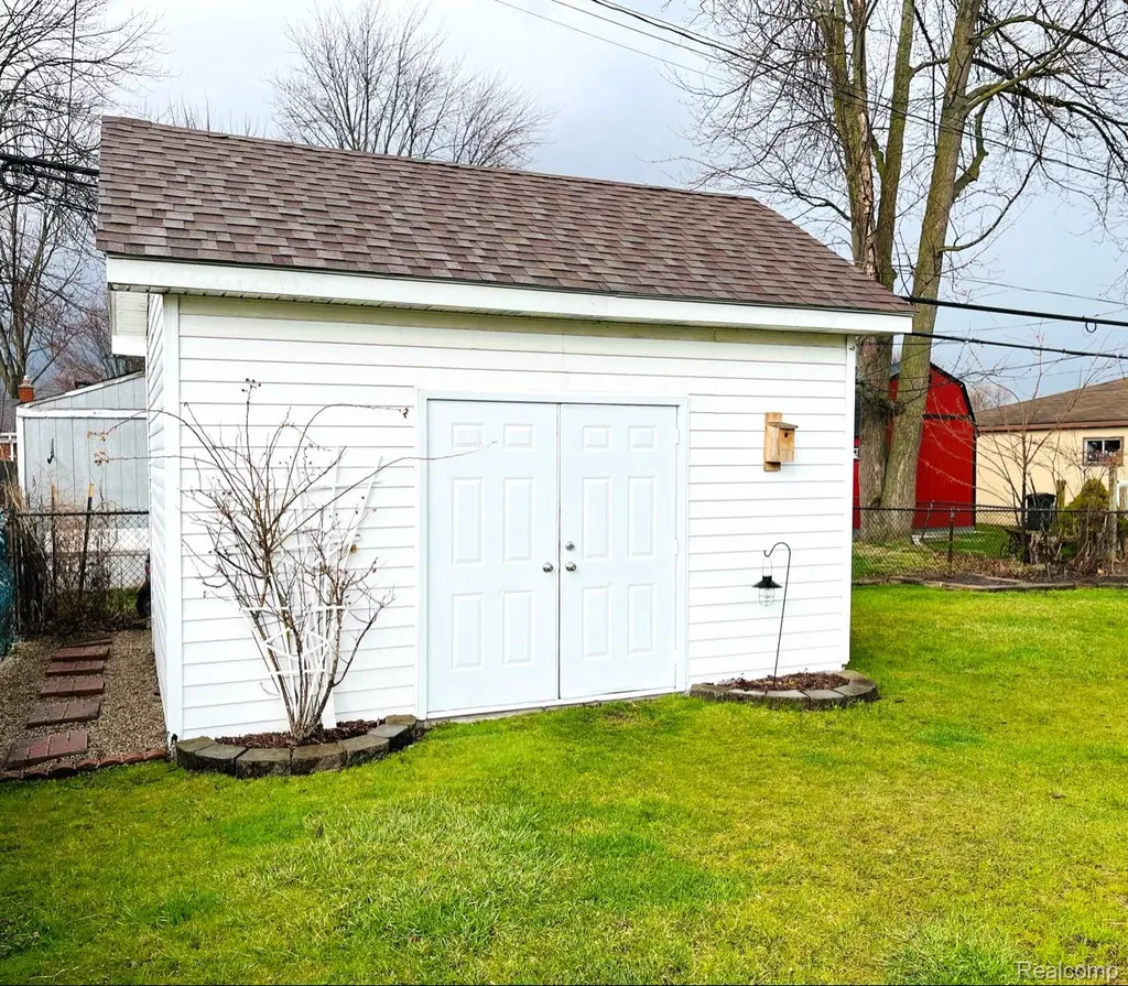 22935 Allor Street St. Clair Shores City MI 48082