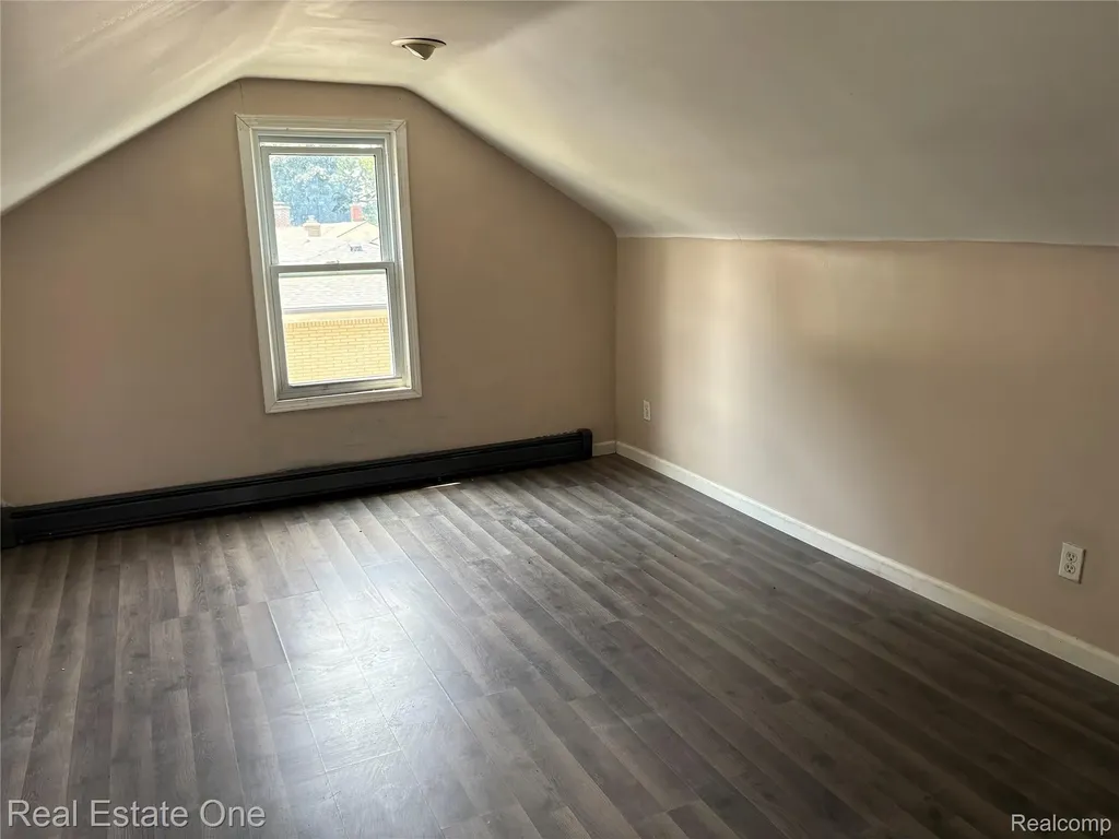 5873 Elmgrove Avenue Warren City MI 48092