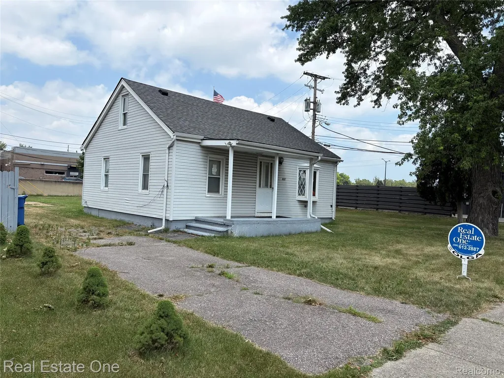 5873 Elmgrove Avenue Warren City MI 48092
