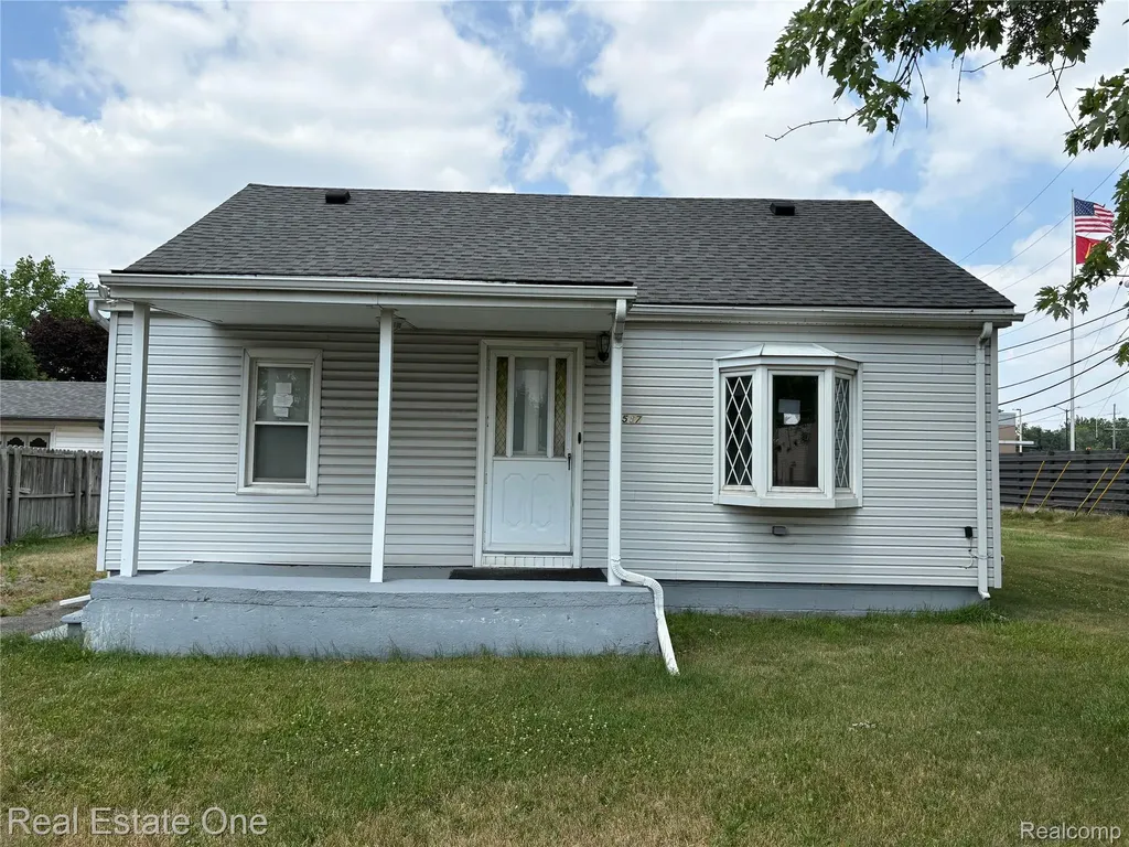 5873 Elmgrove Avenue Warren City MI 48092