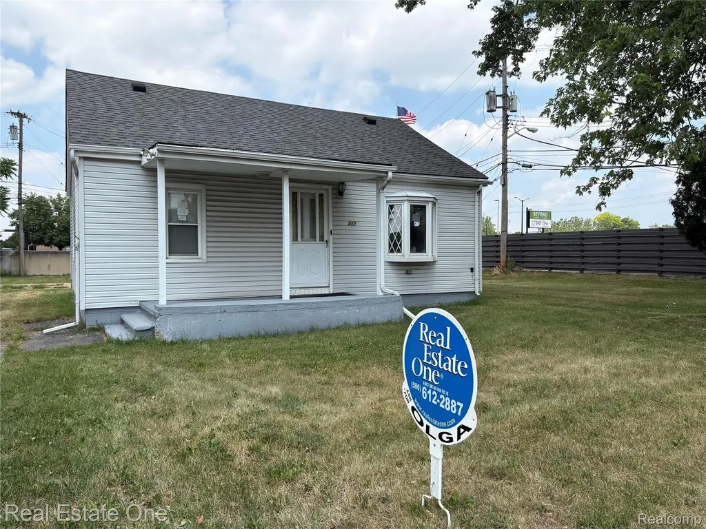5873 Elmgrove Avenue Warren City MI 48092