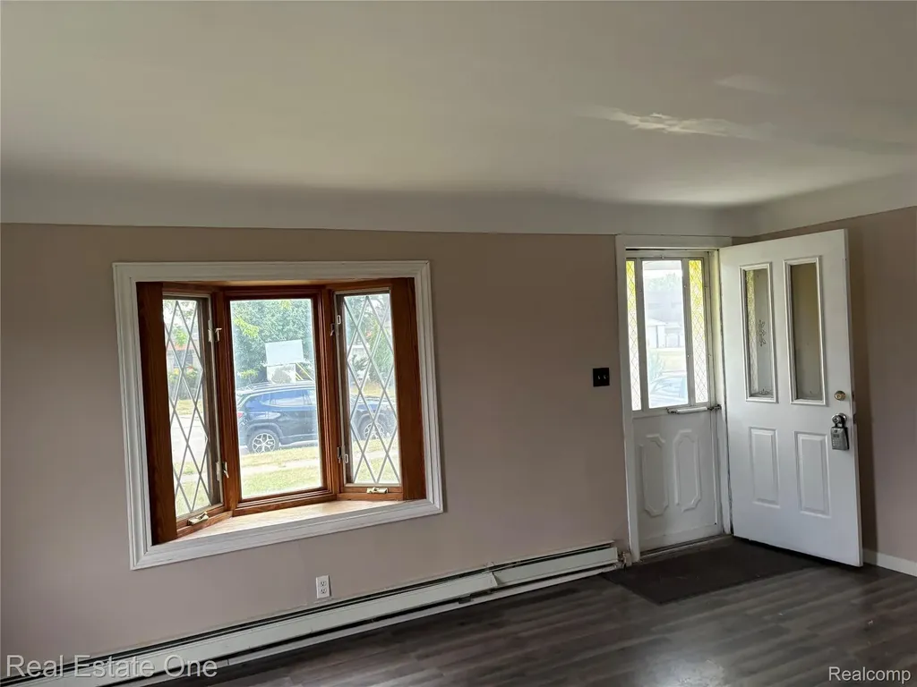 5873 Elmgrove Avenue Warren City MI 48092