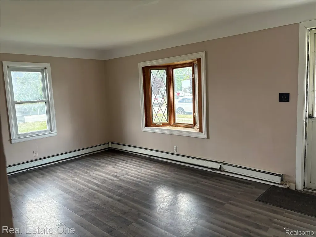 5873 Elmgrove Avenue Warren City MI 48092
