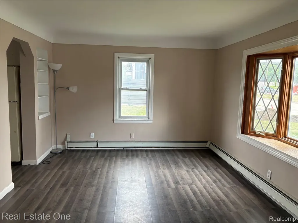 5873 Elmgrove Avenue Warren City MI 48092