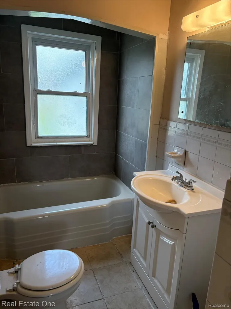 5873 Elmgrove Avenue Warren City MI 48092