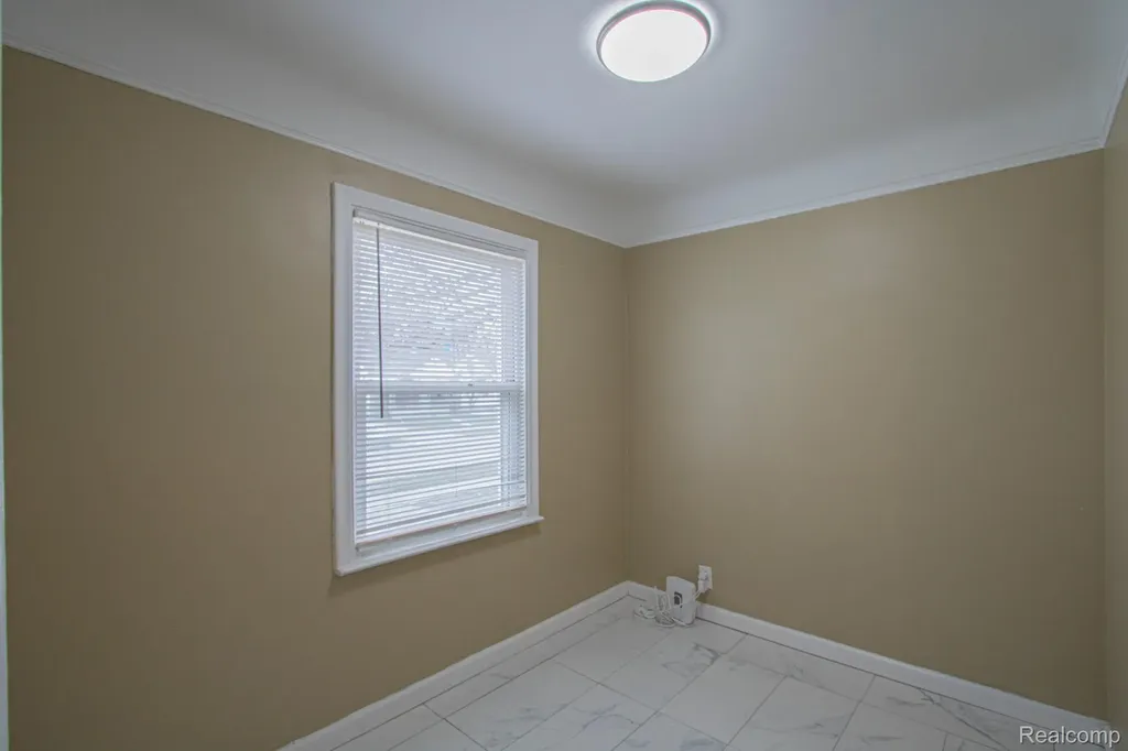 19644 Kenosha Street Harper Woods City MI 48225