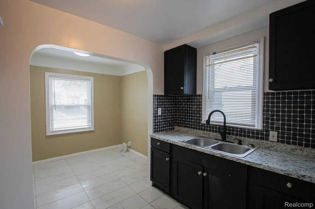 19644 Kenosha Street Harper Woods City MI 48225