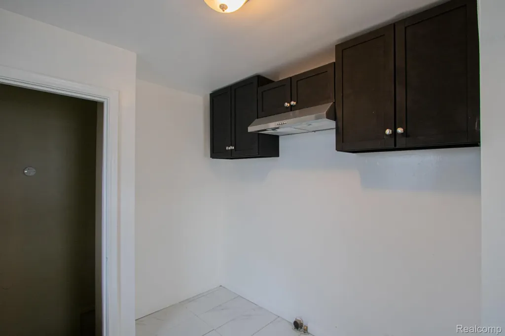 19644 Kenosha Street Harper Woods City MI 48225
