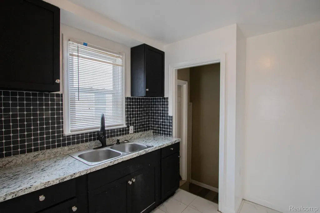 19644 Kenosha Street Harper Woods City MI 48225