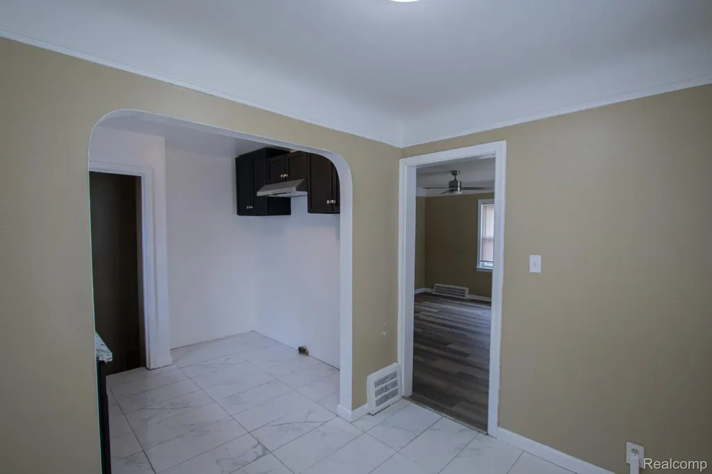 19644 Kenosha Street Harper Woods City MI 48225