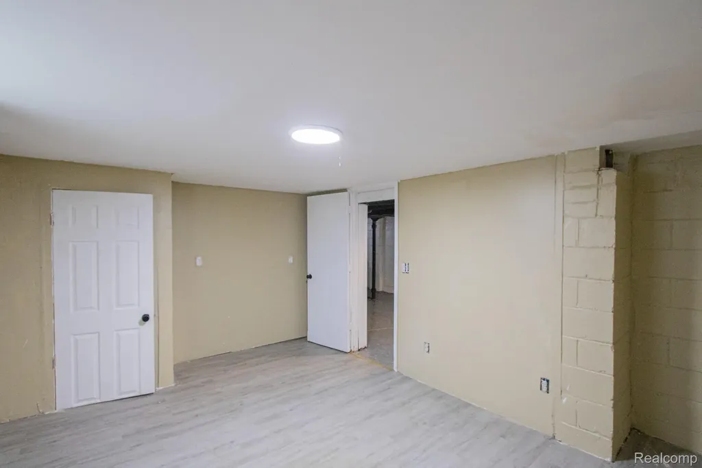 19644 Kenosha Street Harper Woods City MI 48225