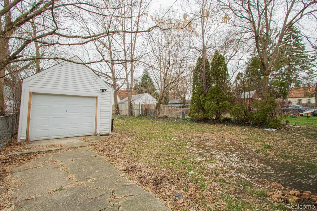 19644 Kenosha Street Harper Woods City MI 48225