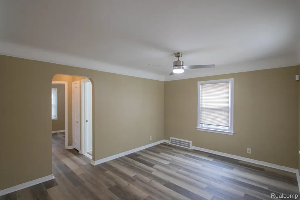 19644 Kenosha Street Harper Woods City MI 48225