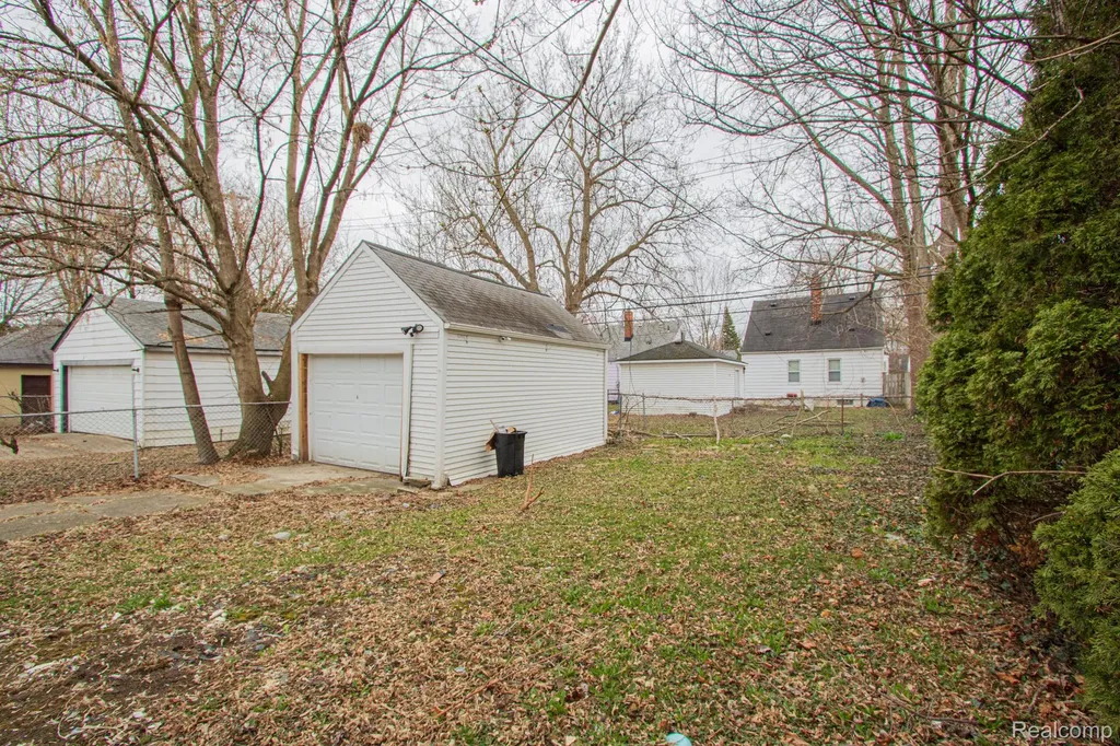 19644 Kenosha Street Harper Woods City MI 48225
