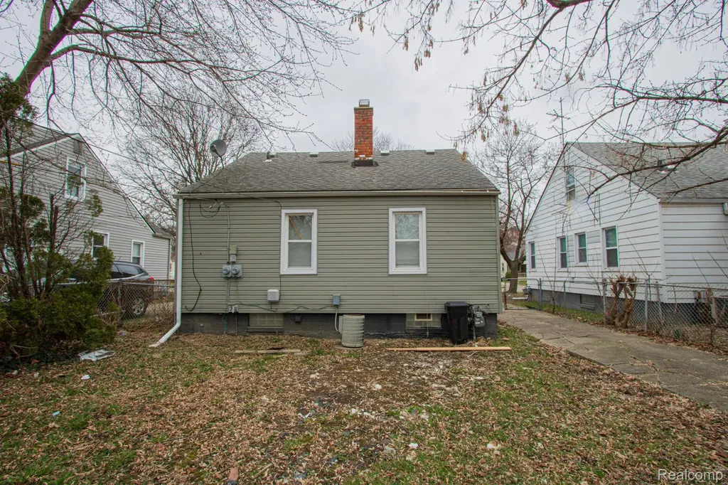 19644 Kenosha Street Harper Woods City MI 48225