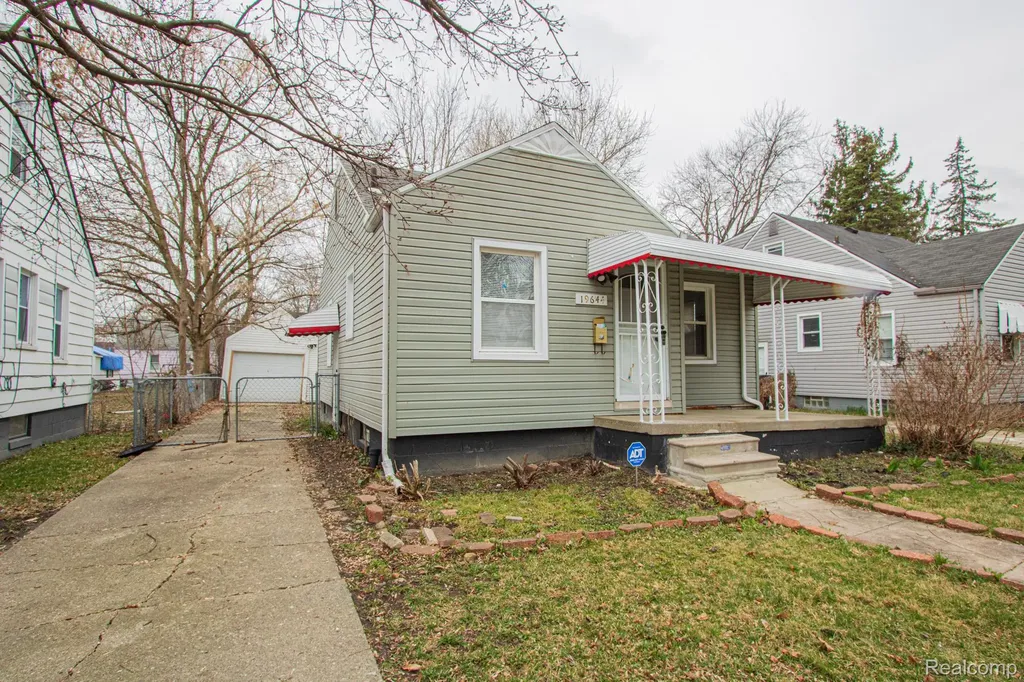 19644 Kenosha Street Harper Woods City MI 48225