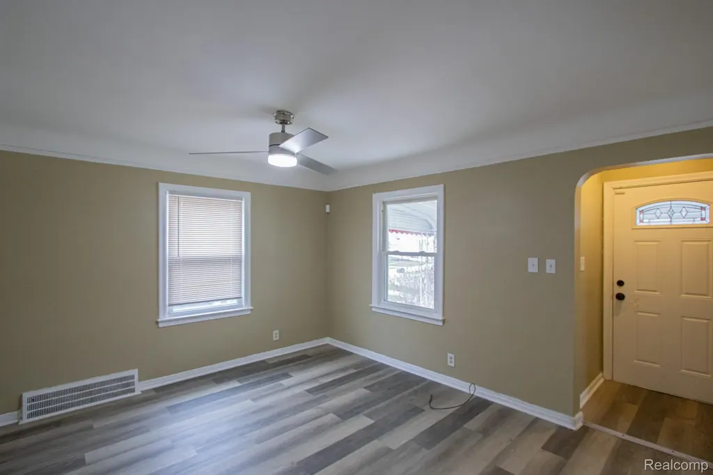 19644 Kenosha Street Harper Woods City MI 48225