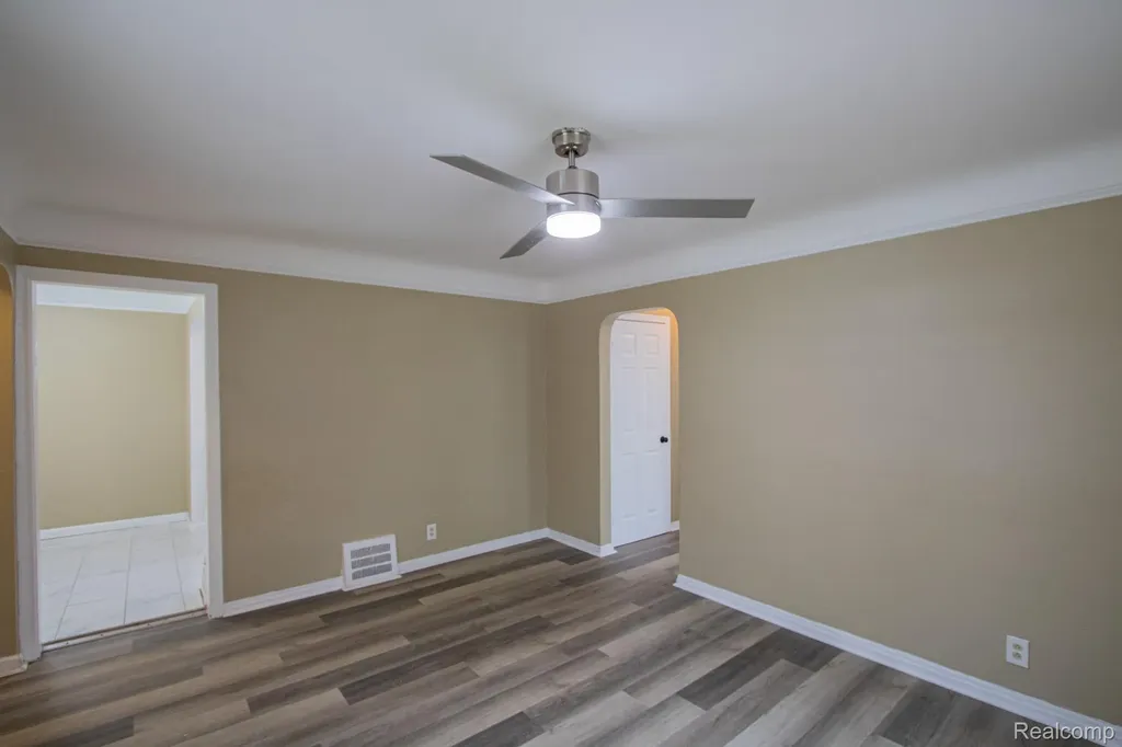 19644 Kenosha Street Harper Woods City MI 48225