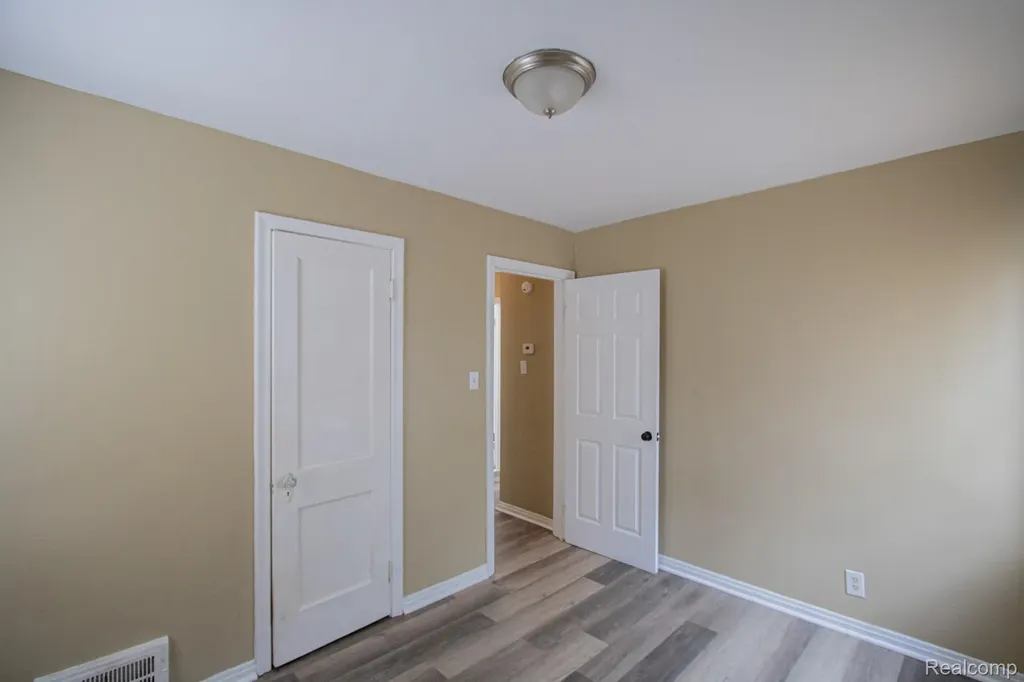 19644 Kenosha Street Harper Woods City MI 48225