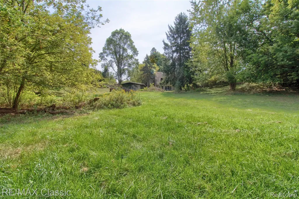 19150 Beck Road Northville Township MI 48167