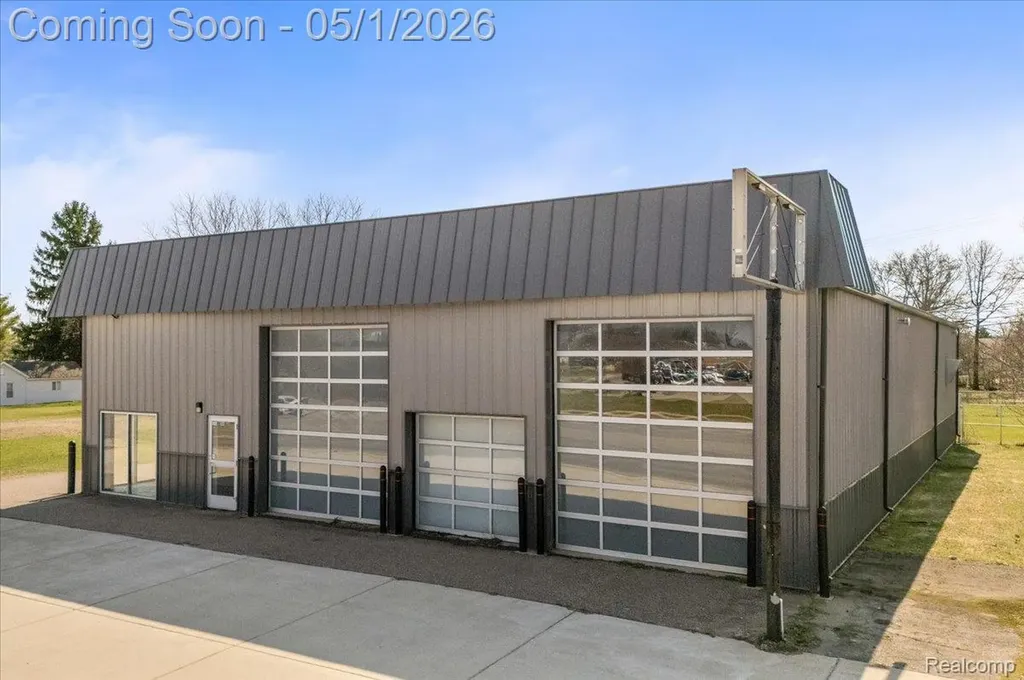 588 S Lapeer Road Oxford Charter Township MI 48371