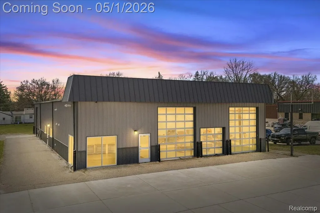 588 S Lapeer Road Oxford Charter Township MI 48371