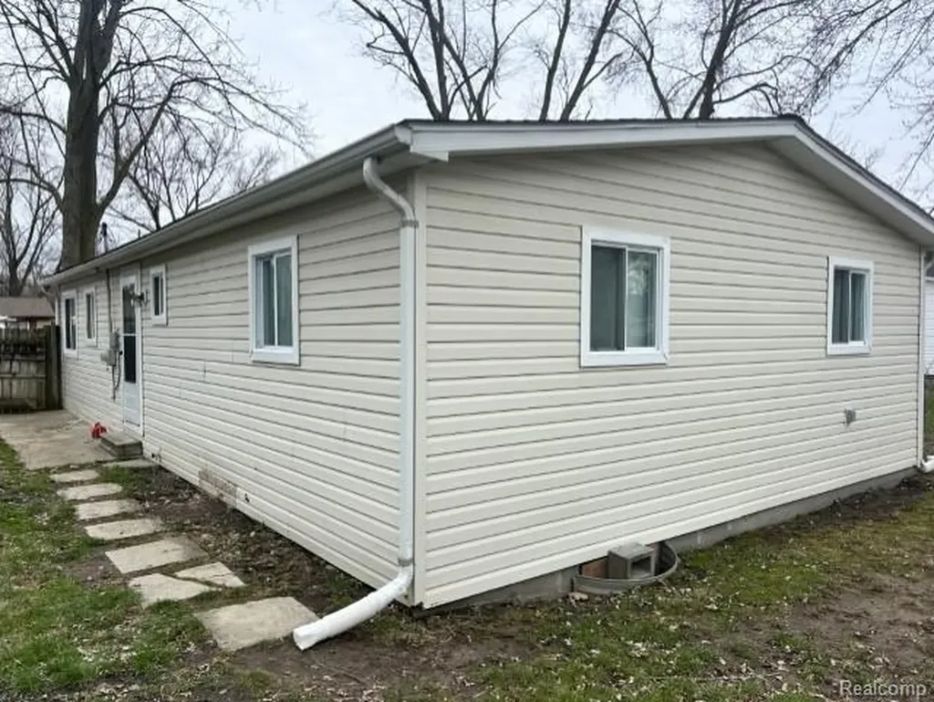 4024 Wenonah Lane Waterford Charter Township MI 48328