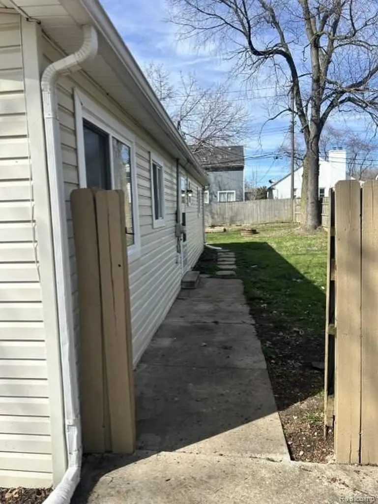 4024 Wenonah Lane Waterford Charter Township MI 48328